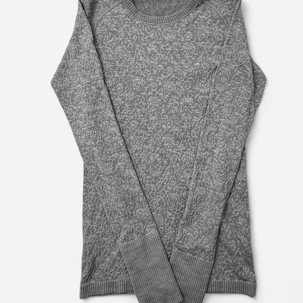 Lululemon Rest Less long sleeve pullover gray measures XS/S 0052